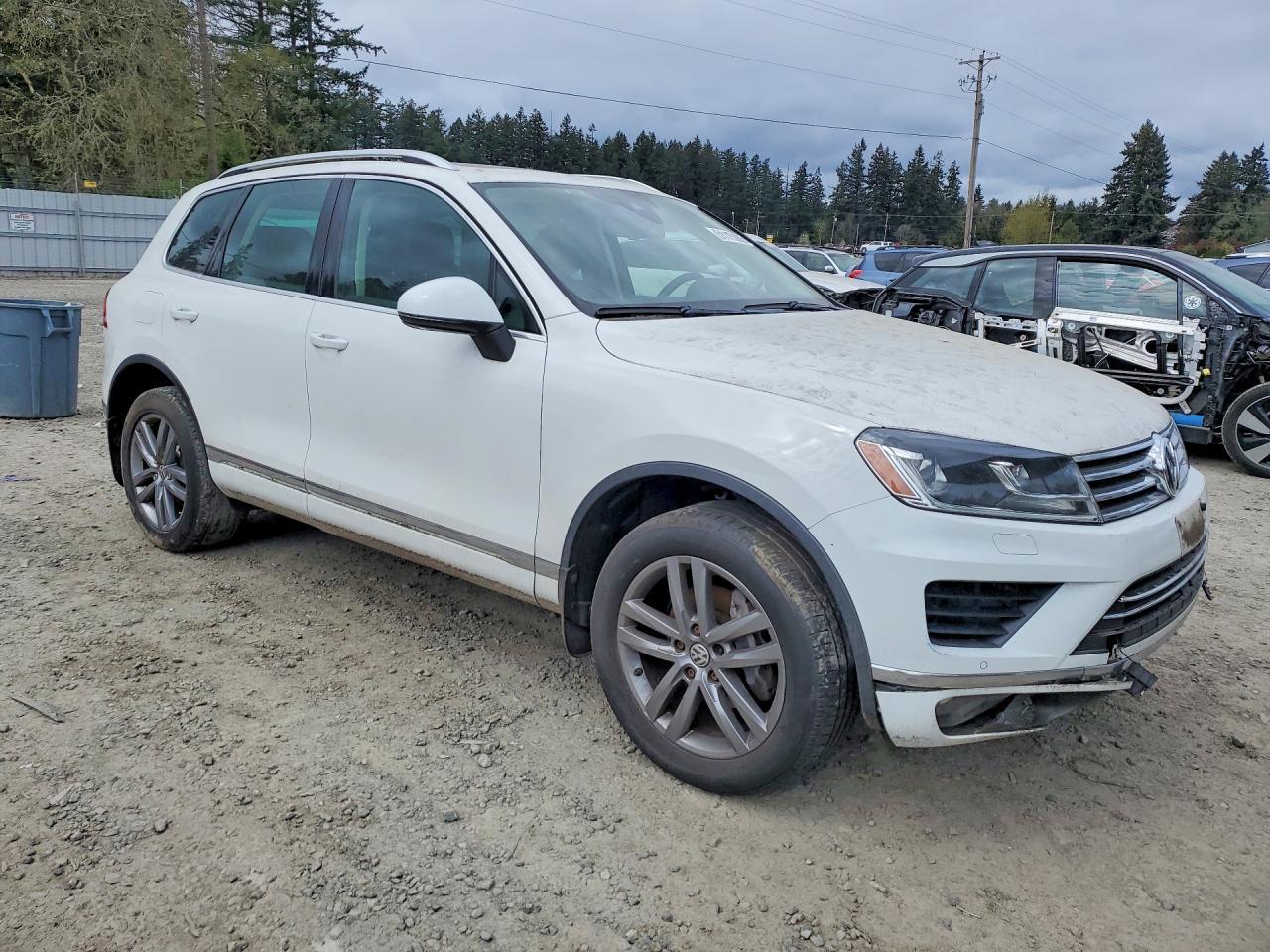 2016 Volkswagen Touareg Luxury 3.6L - Фото 4