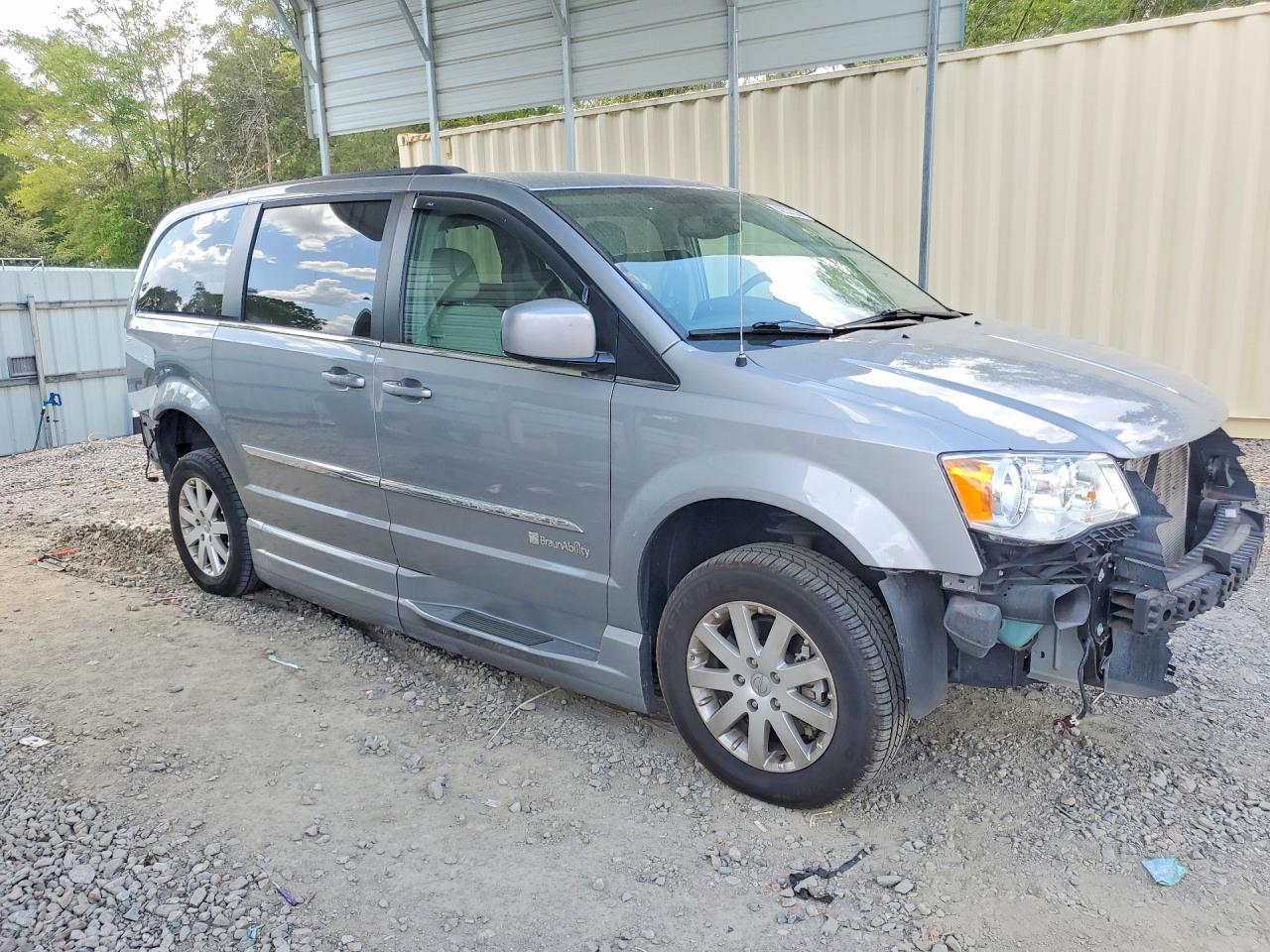 2015 Chrysler Town & Country Touring - Фото 4