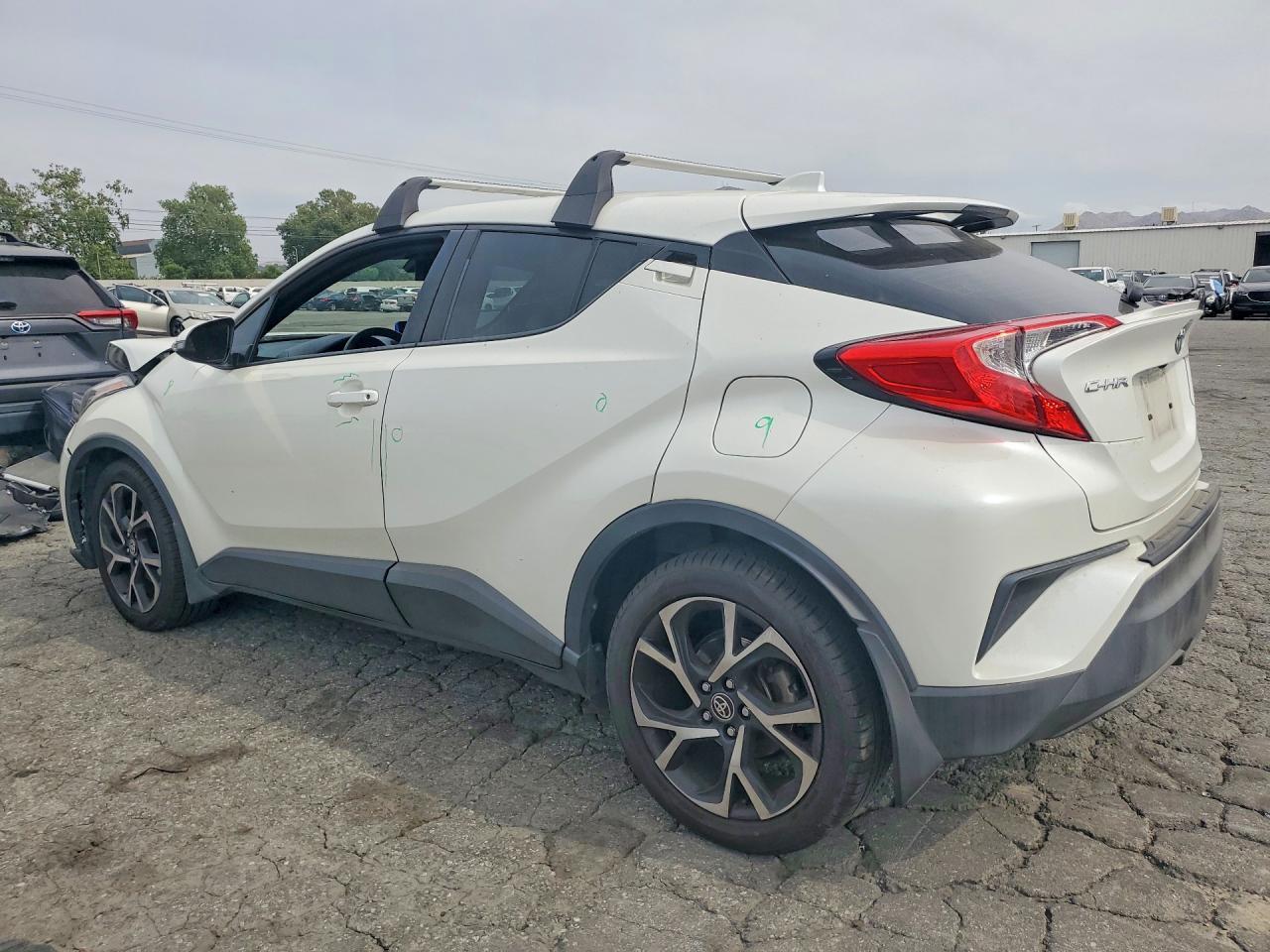 2020 Toyota C-Hr Xle - Image 2
