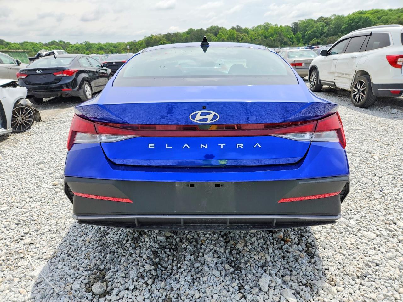 2024 Hyundai Elantra Se - Фото 6