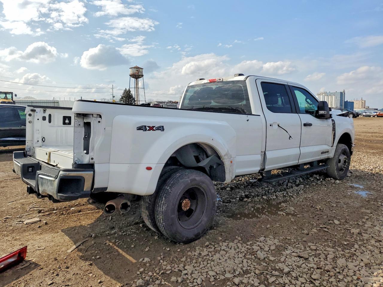 2024 Ford F350 Xl Drw 4Wd 6.7L V8 Tdsl Crew Cab - Фото 3