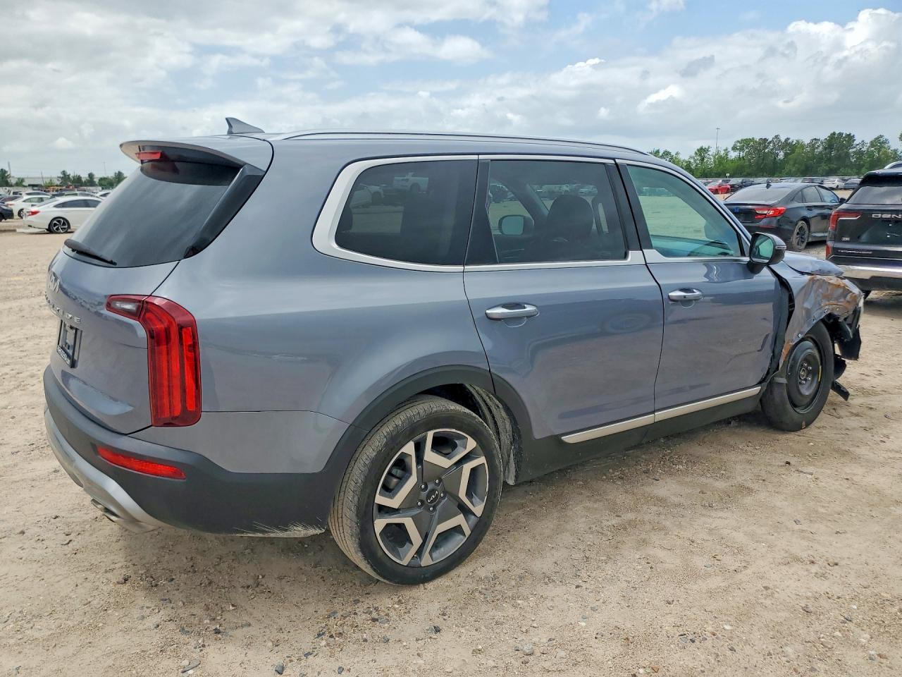 2022 Kia Telluride S - Image 3