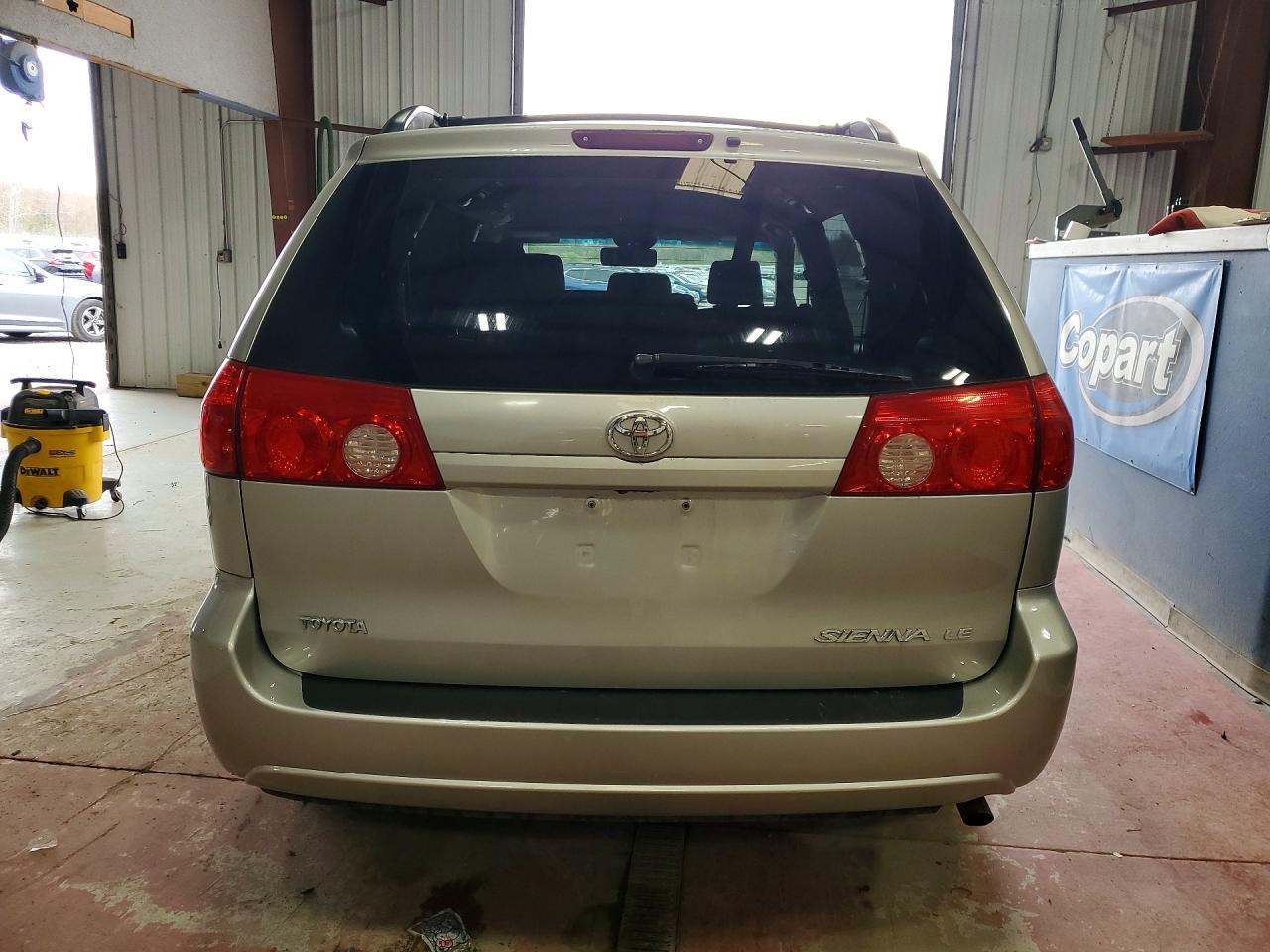 2008 Toyota Sienna Le 8-Passenger - Фото 6