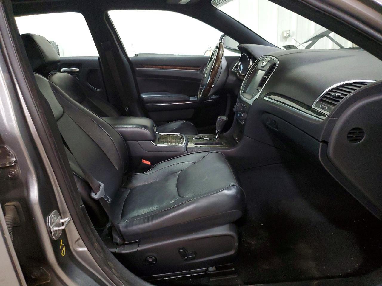 2011 Chrysler 300C - Фото 7