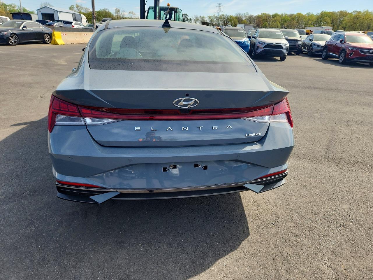 2023 Hyundai Elantra Limited - Image 6