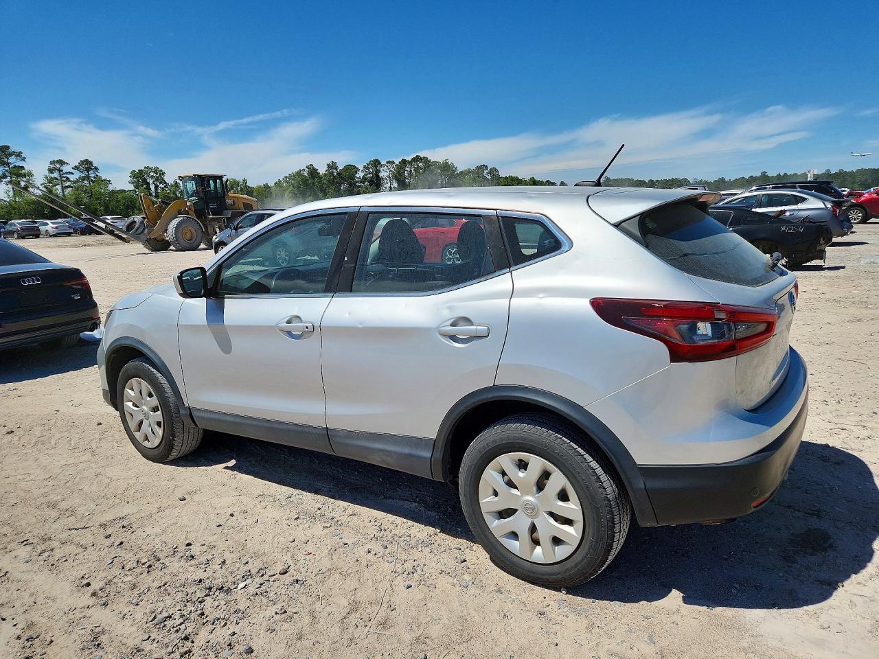 2020 Nissan Rogue Sport S - Image 2