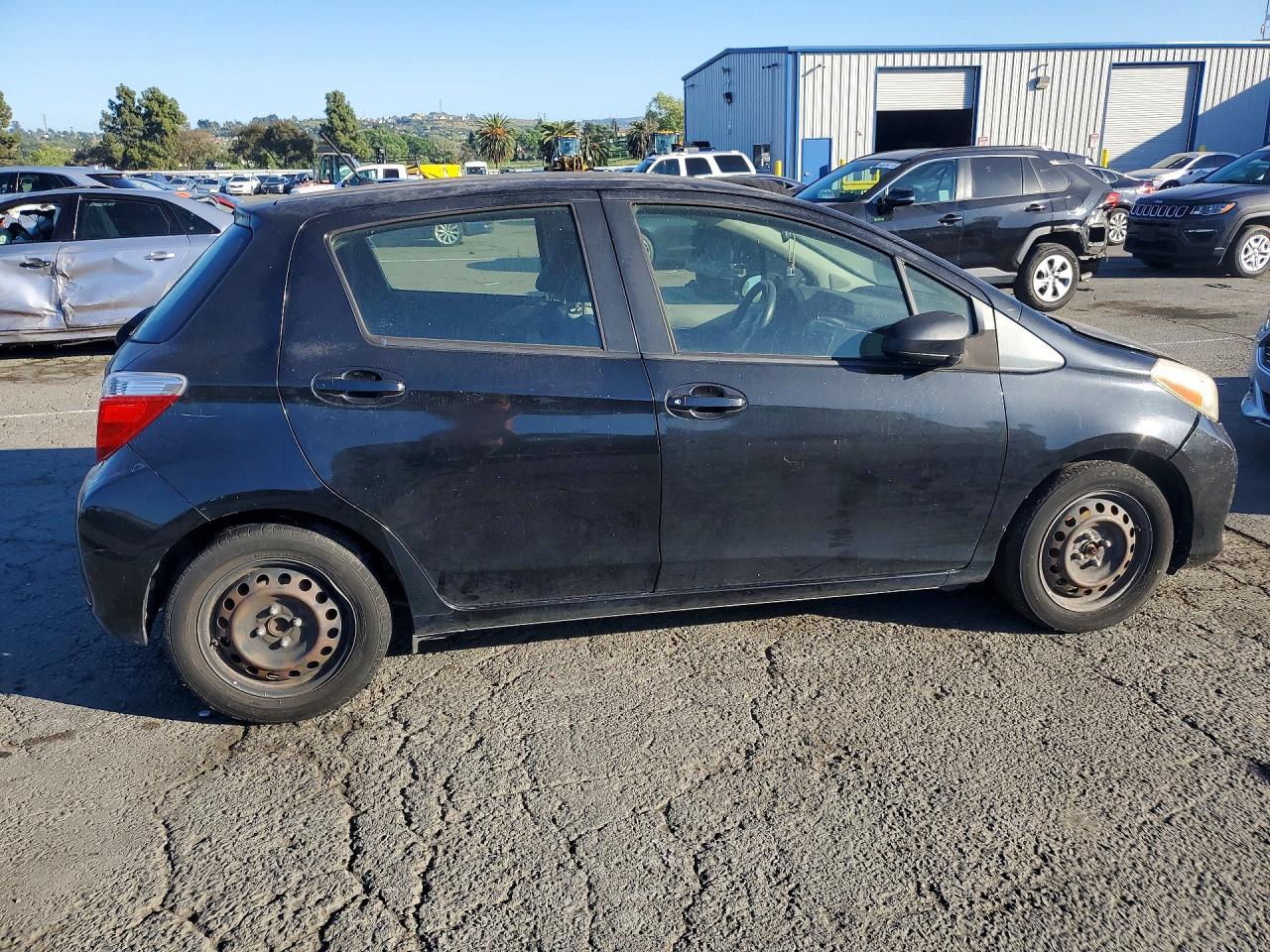 2013 Toyota Yaris 5-Door Le - Фото 3