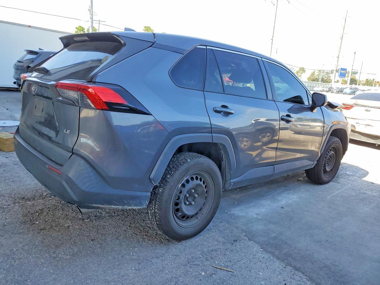 2022 Toyota Rav4 Le - Фото 3