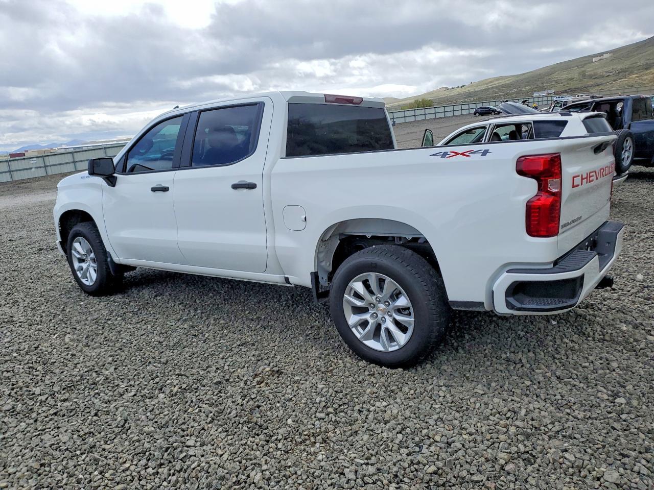 2026 Chevrolet Silverado K1500 Custom - Фото 2