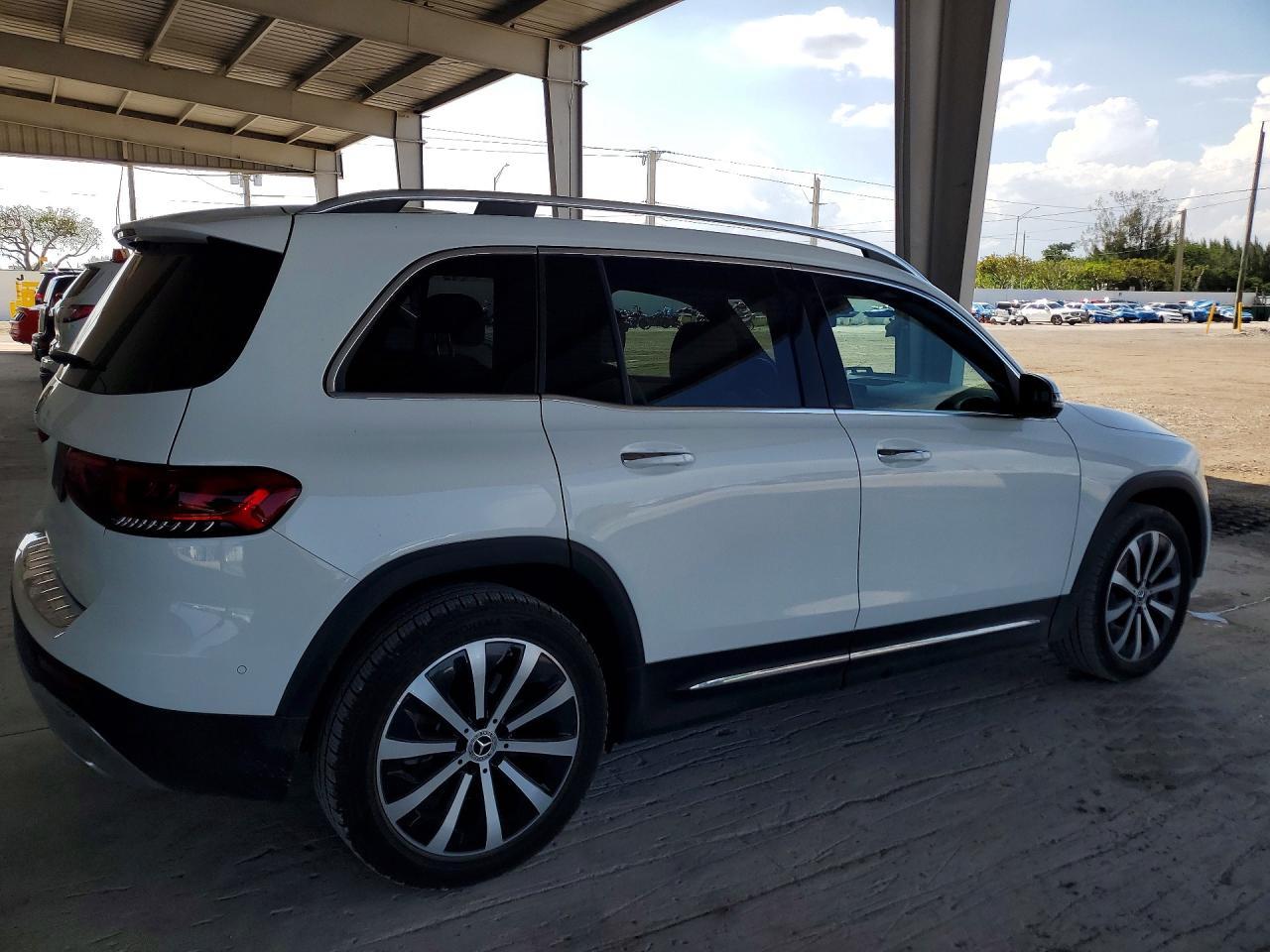 2022 Mercedes-Benz Glb 250 - Image 3