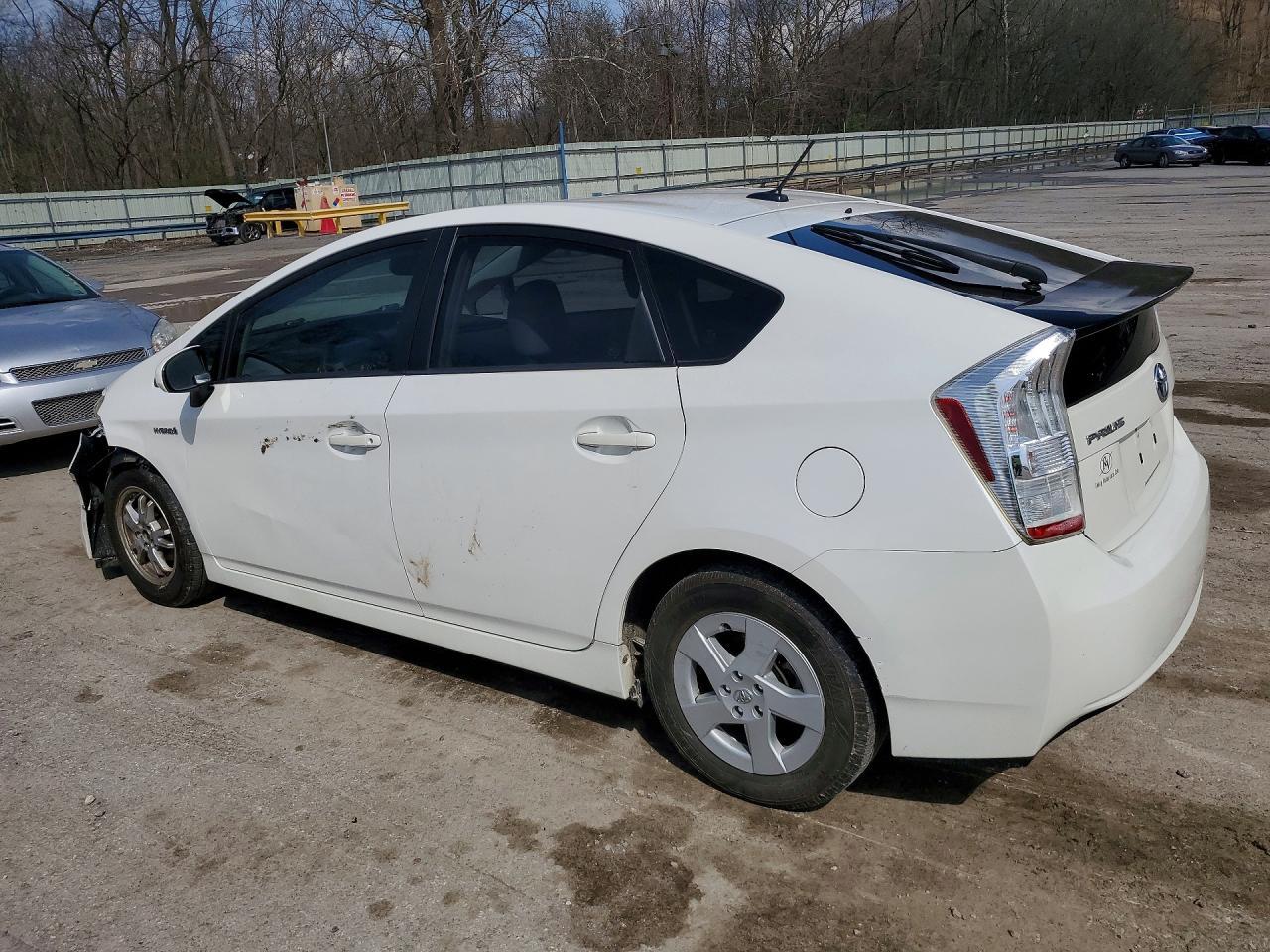 2010 Toyota Prius Iv - Image 2