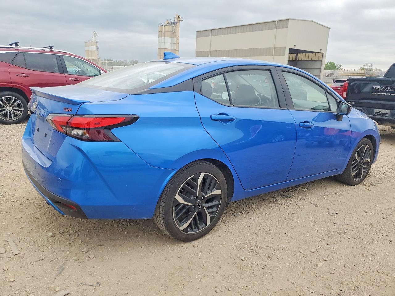 2023 Nissan Versa Sr - Image 3