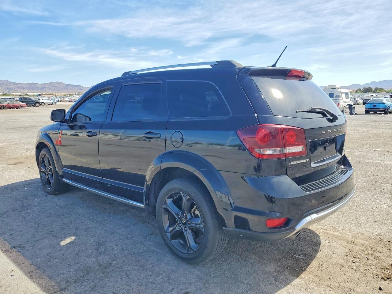 2018 Dodge Journey Crossroad - Image 2