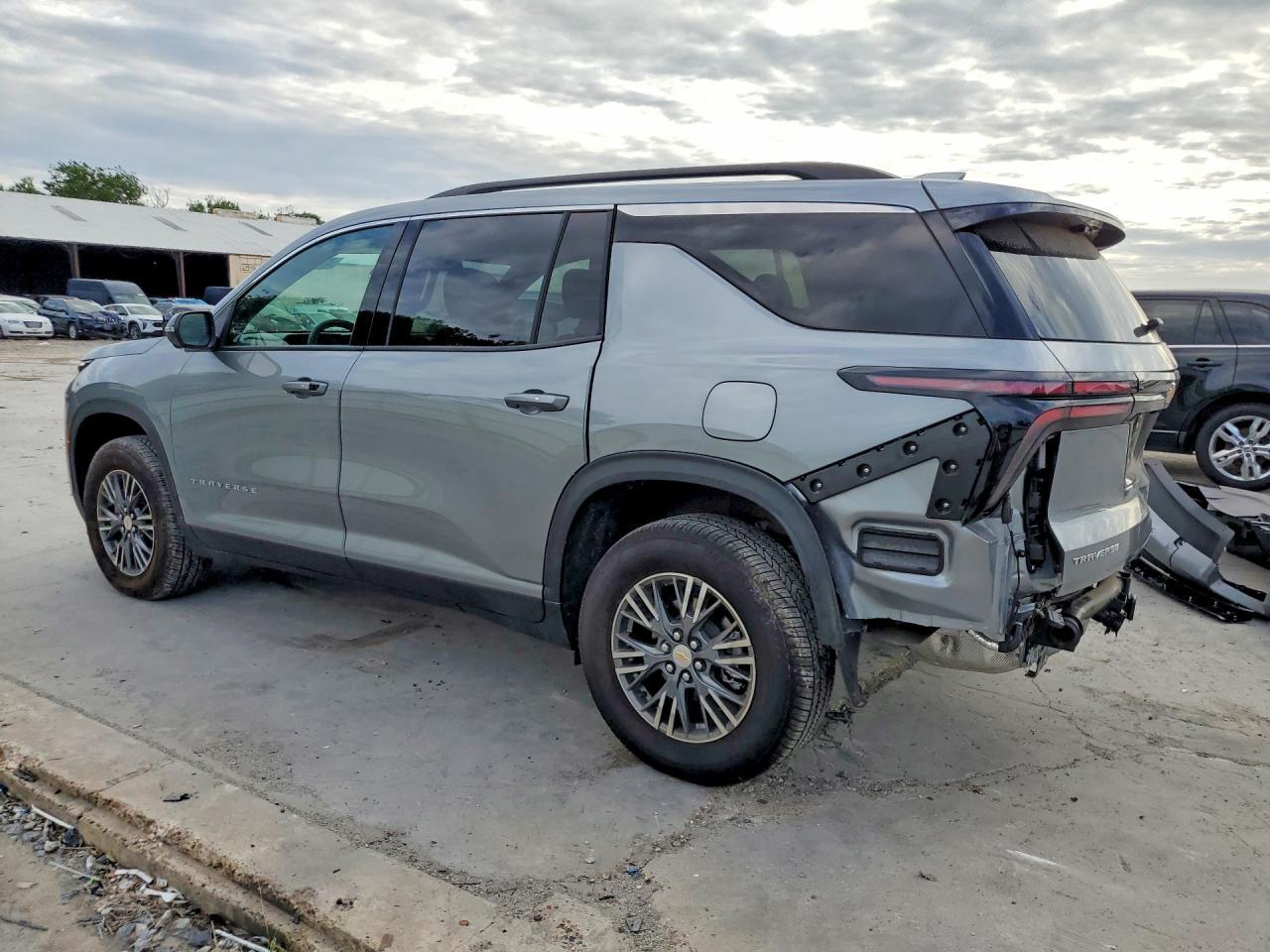 2026 Chevrolet Traverse Lt - Фото 2