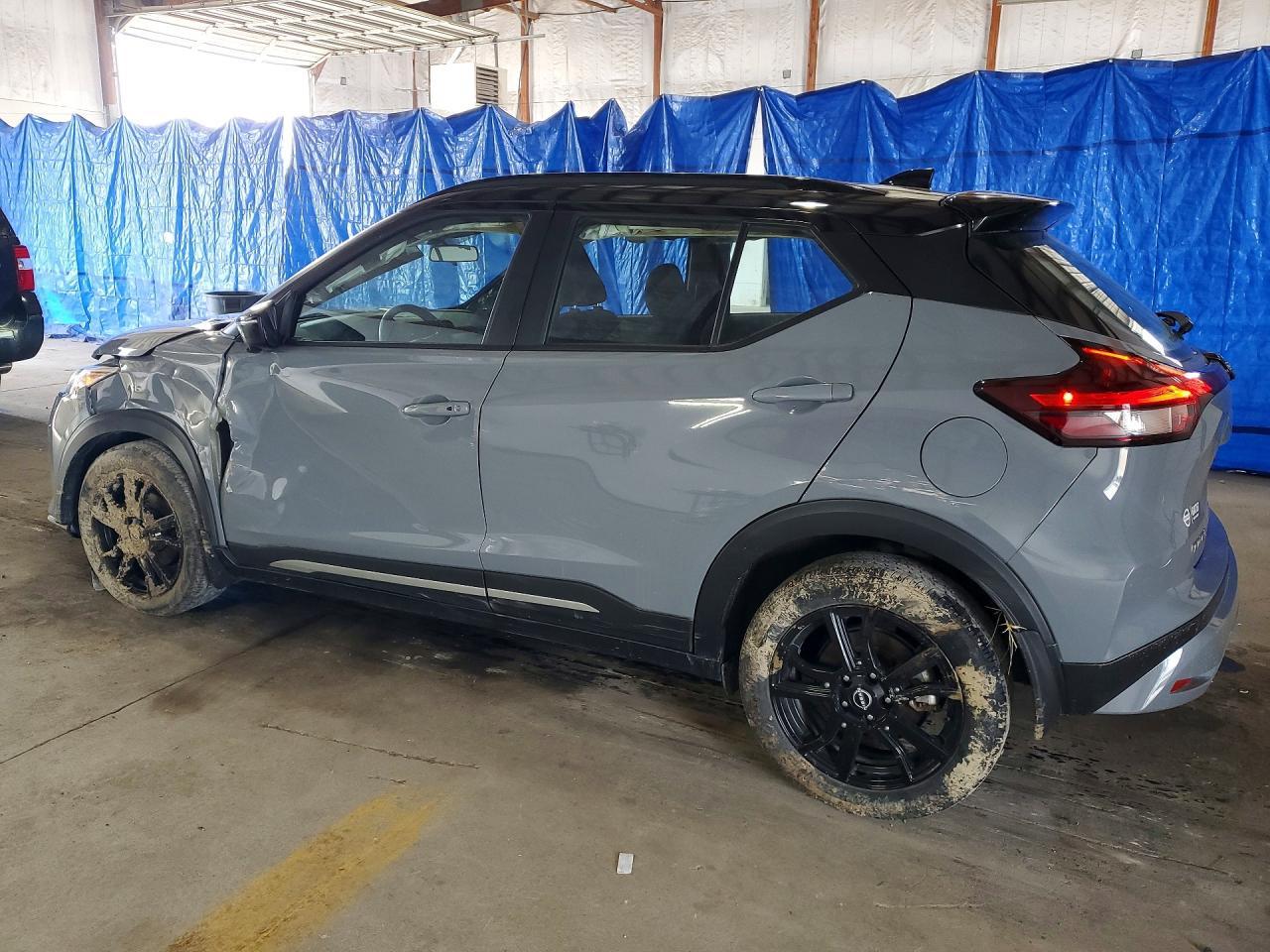 2023 Nissan Kicks Sr - Image 2