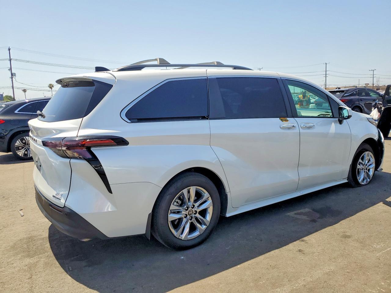 2024 Toyota Sienna Xle - Фото 3