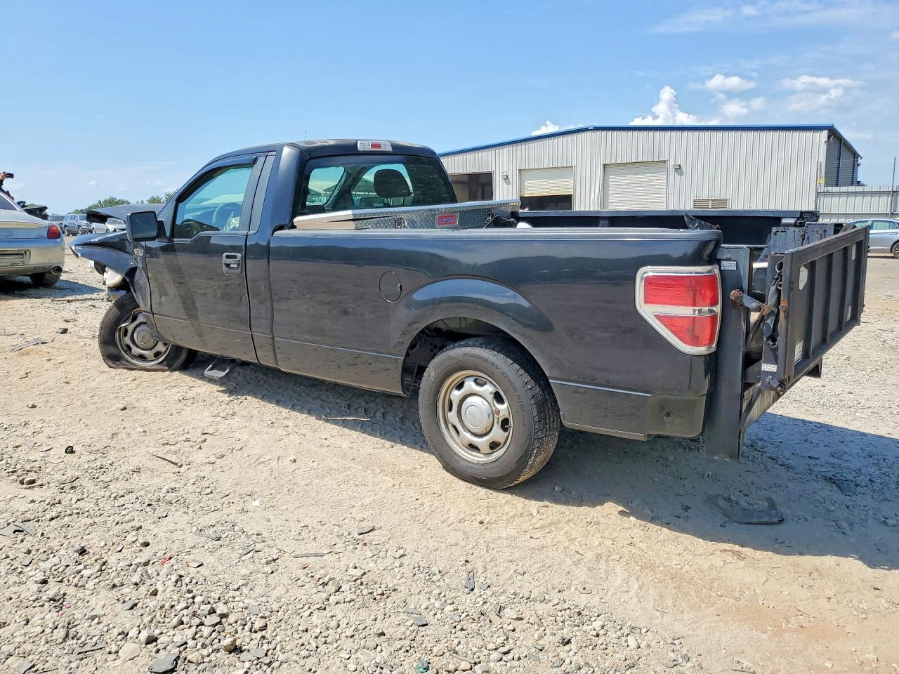 2010 Ford F150 - Фото 2