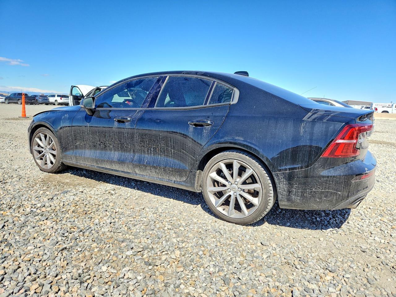 2020 Volvo S60 T6 Momentum - Image 2
