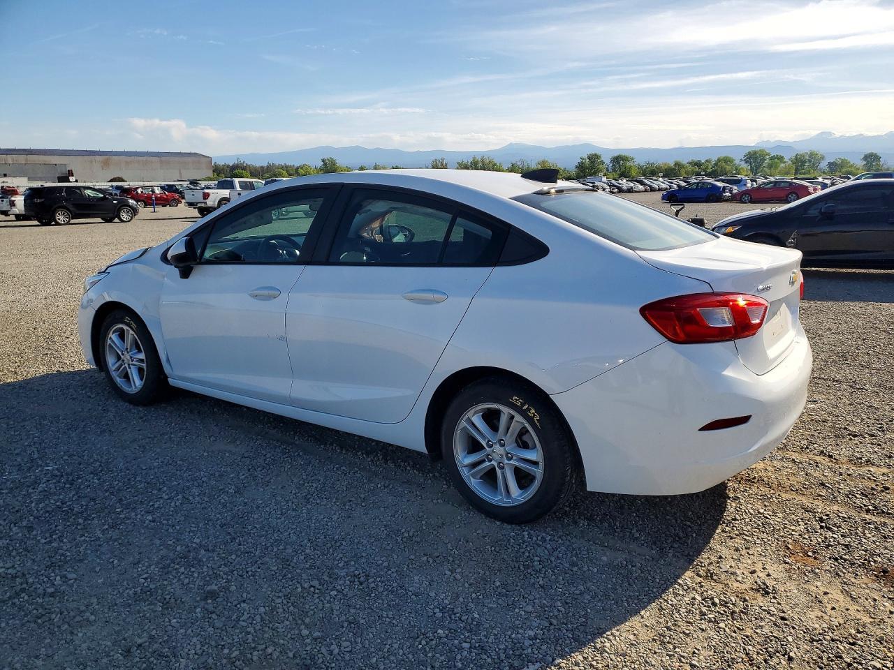 2017 Chevrolet Cruze Ls - Фото 2