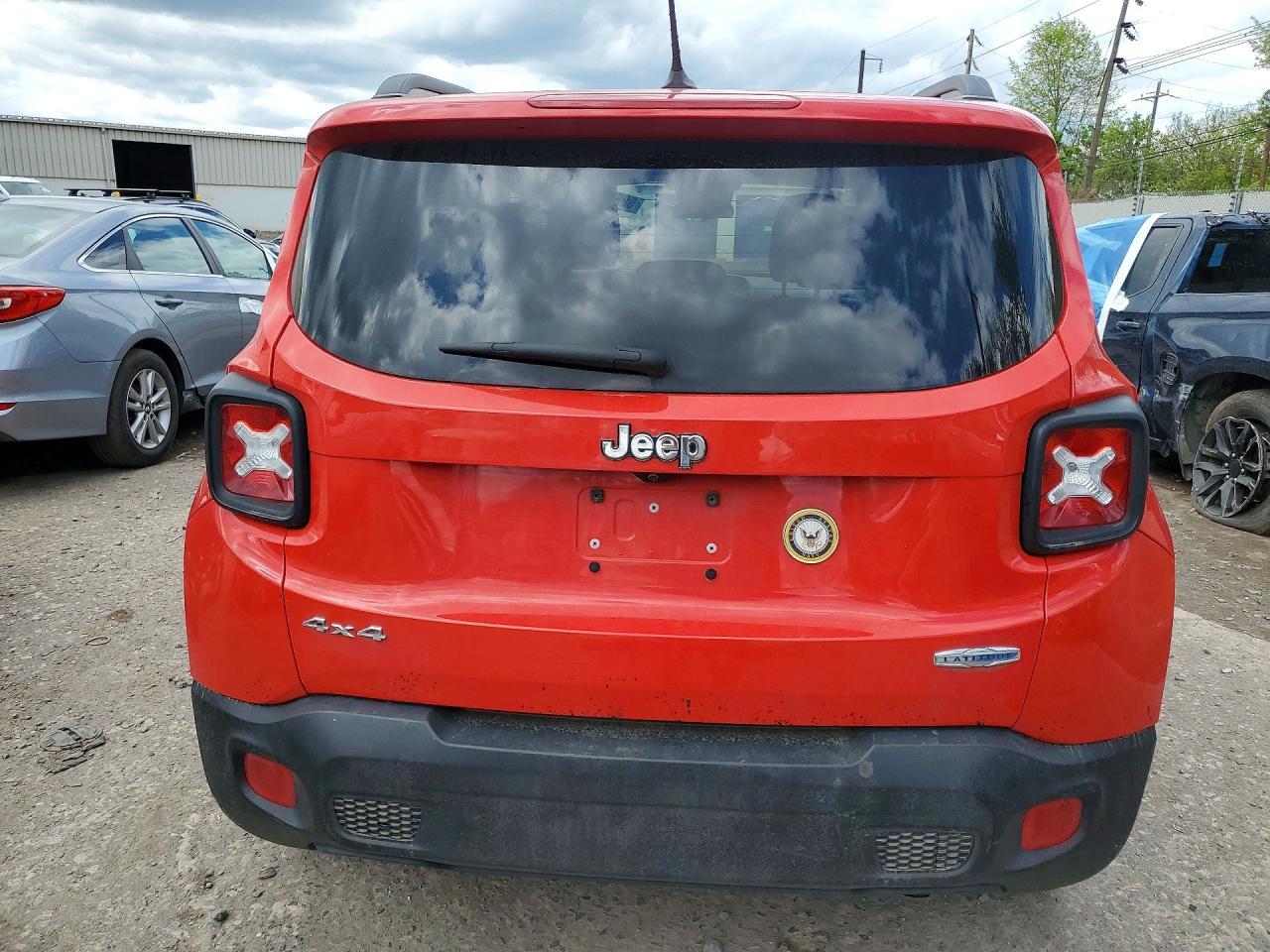 2017 Jeep Renegade Latitude - Image 6