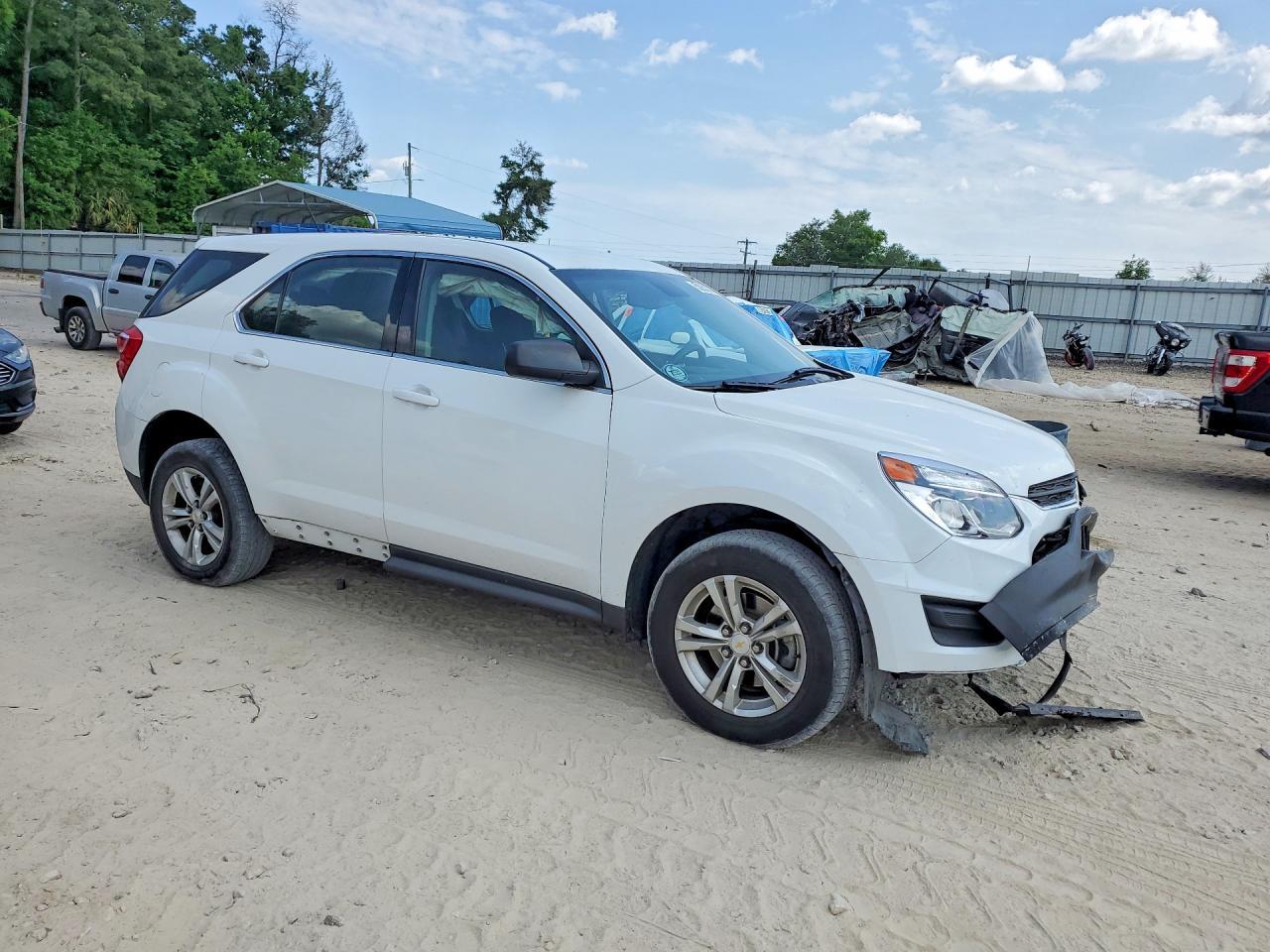 2017 Chevrolet Equinox Ls - Image 4