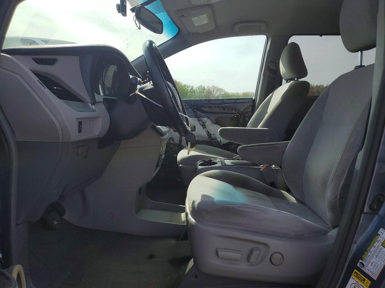 2017 Toyota Sienna Le 7-Passenger - Фото 7
