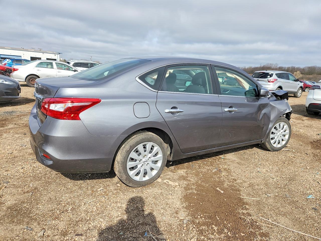 2016 Nissan Sentra S - Фото 3