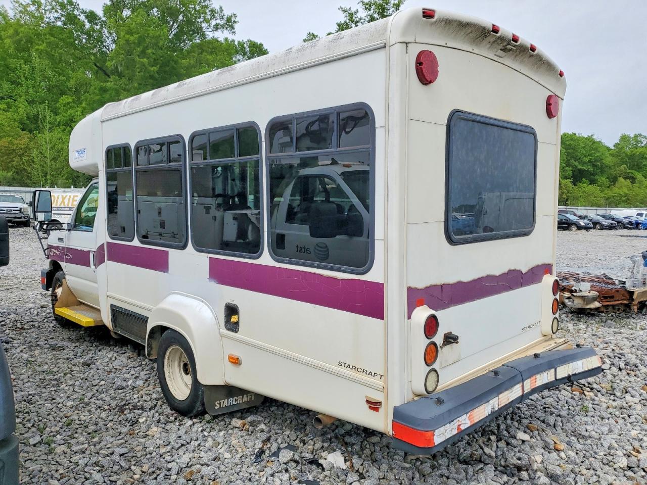 2014 Ford Econoline E350 Super Duty Cutaway Van - Image 3