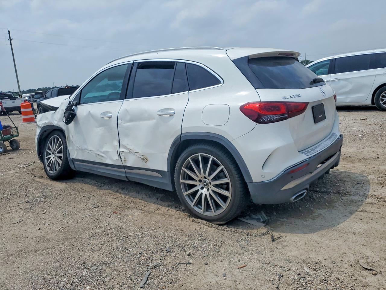 2021 Mercedes-Benz Gla 250 - Image 2