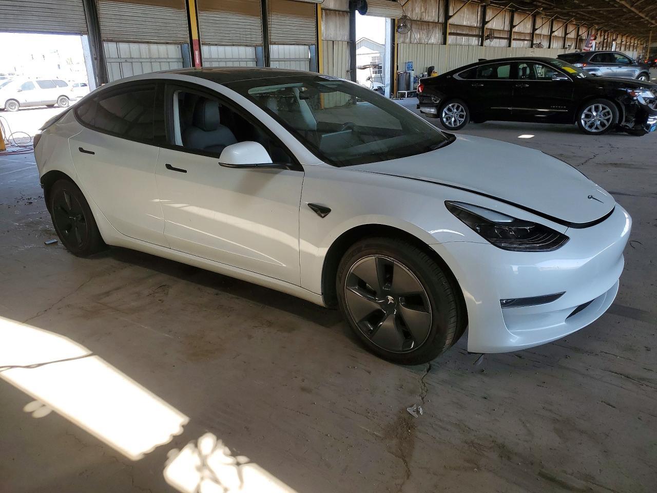 2023 Tesla Model 3 - Фото 4