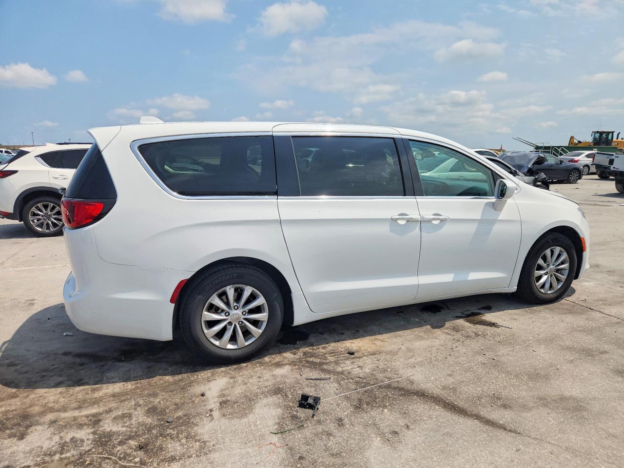 2018 Chrysler Pacifica Touring Plus - Фото 3