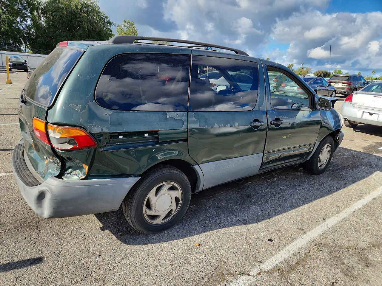2000 Toyota Sienna Le - Фото 3