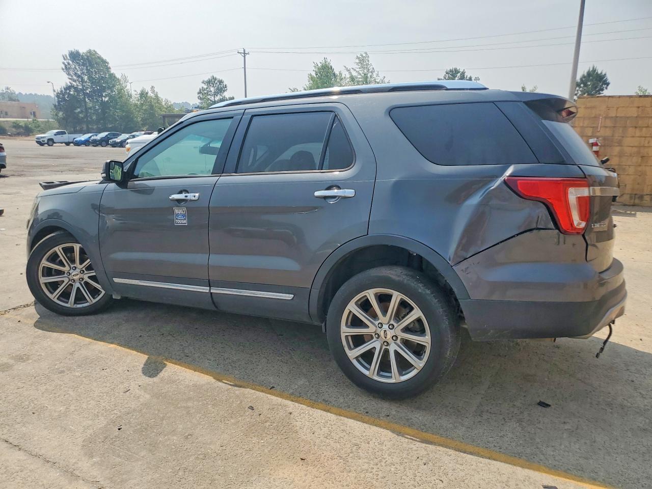 2017 Ford Explorer Limited - Image 2