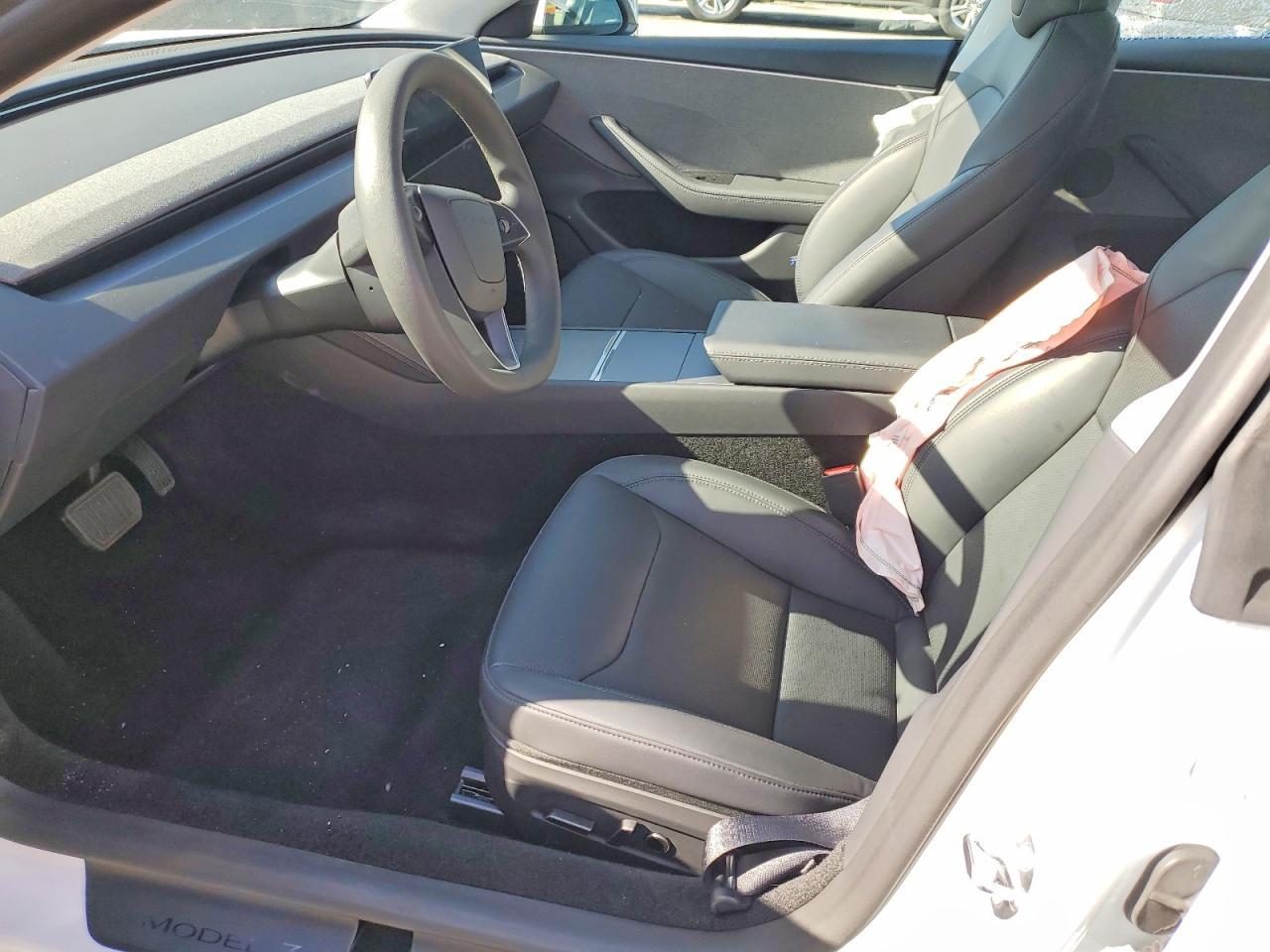 2025 Tesla Model 3 - Фото 7