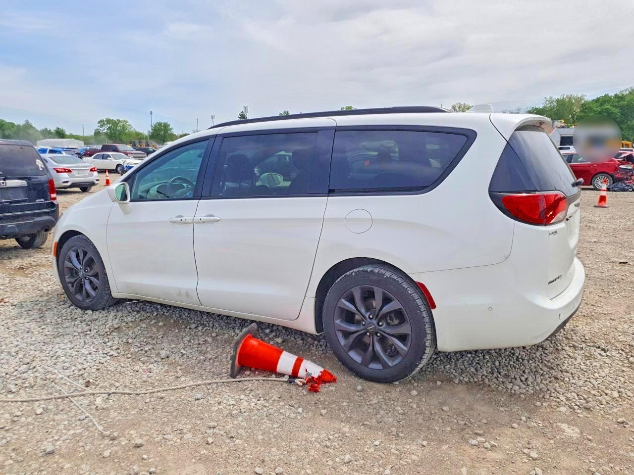 2018 Chrysler Pacifica Touring L Plus - Image 2