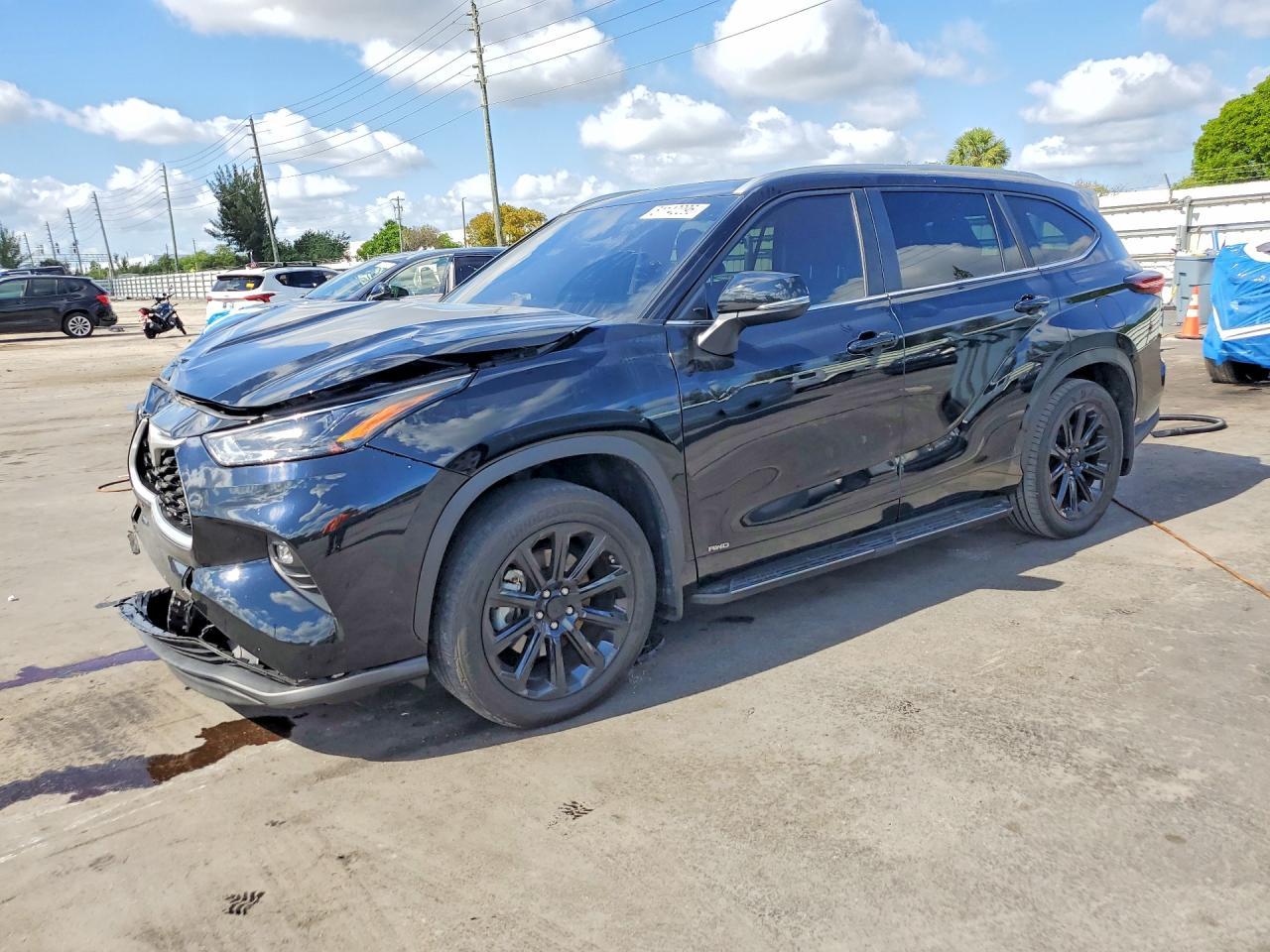2025 Toyota Highlander Hybrid Xle