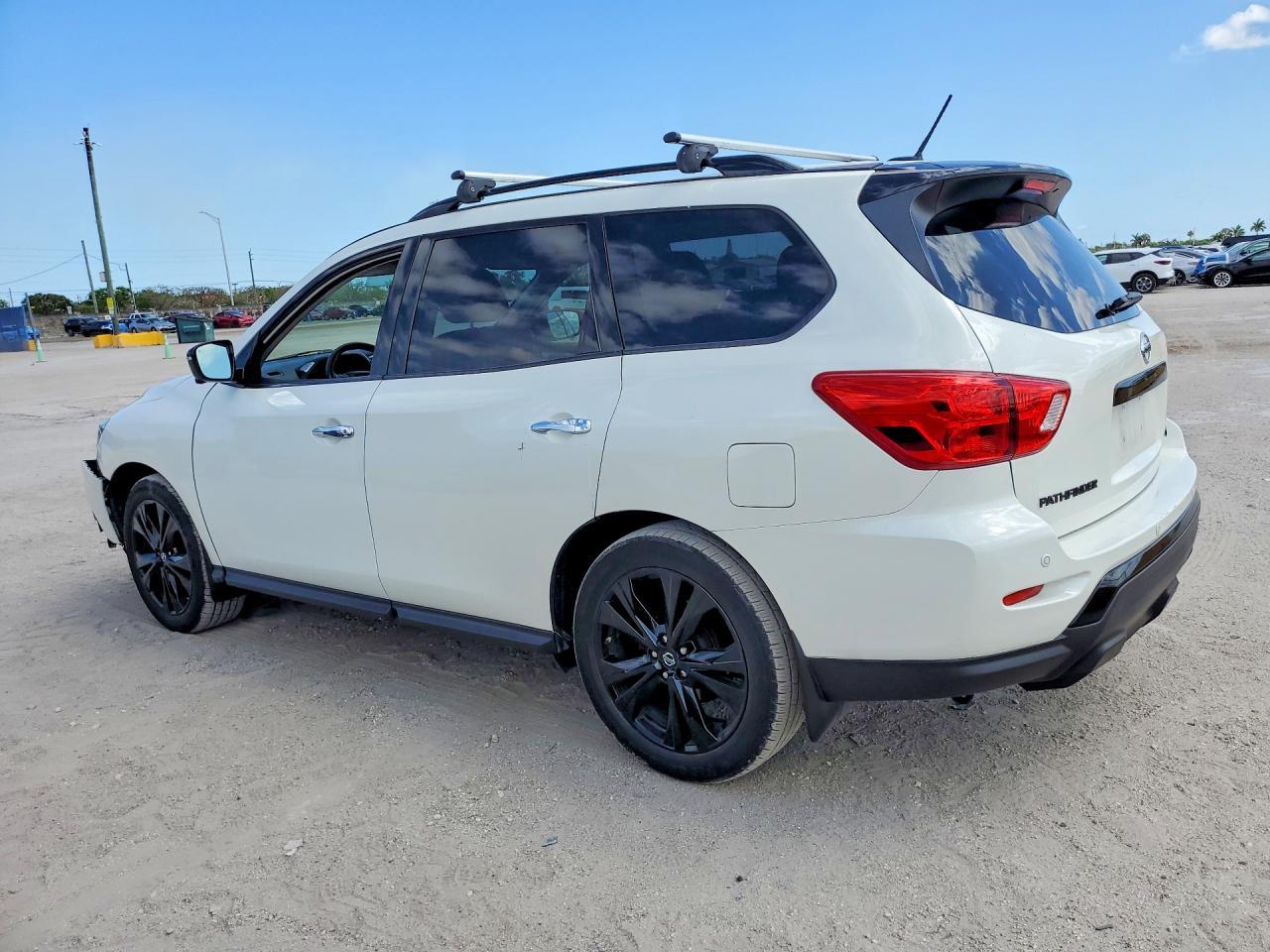 2018 Nissan Pathfinder Sl - Image 2