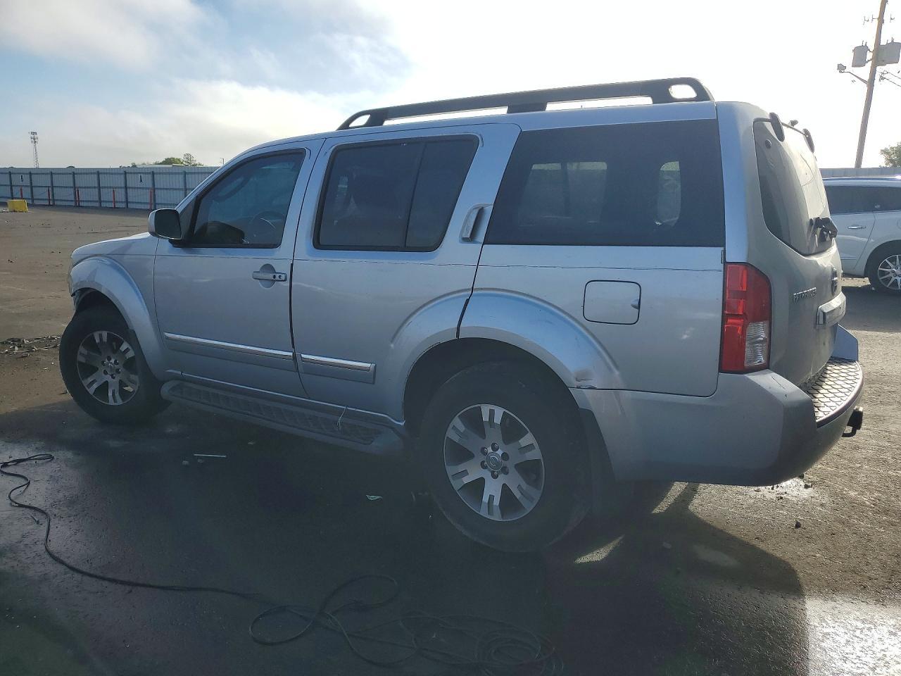 2011 Nissan Pathfinder S - Image 2