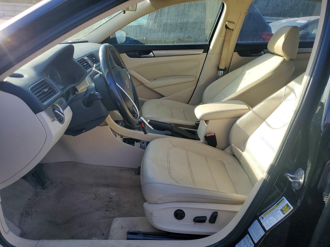 2015 Volkswagen Passat S - Фото 7