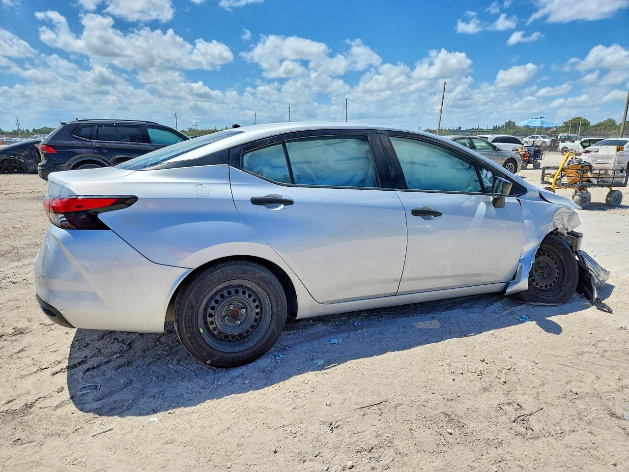 2020 Nissan Versa S - Фото 3