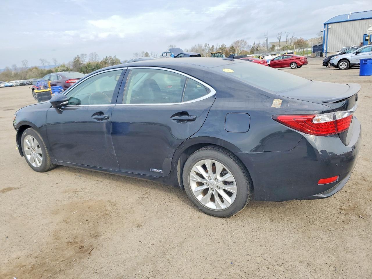 2014 Lexus Es - Image 2