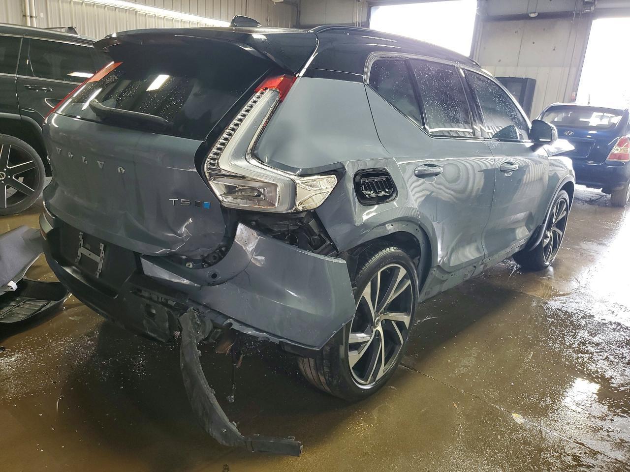 2022 Volvo Xc40 T5 R-Design - Фото 3