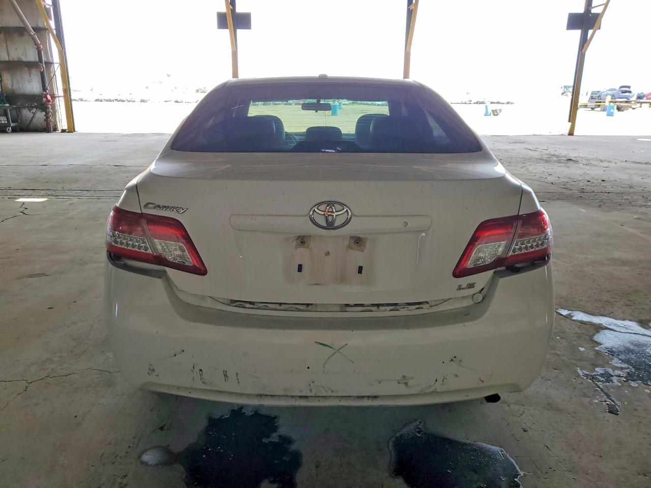 2011 Toyota Camry Le - Image 6