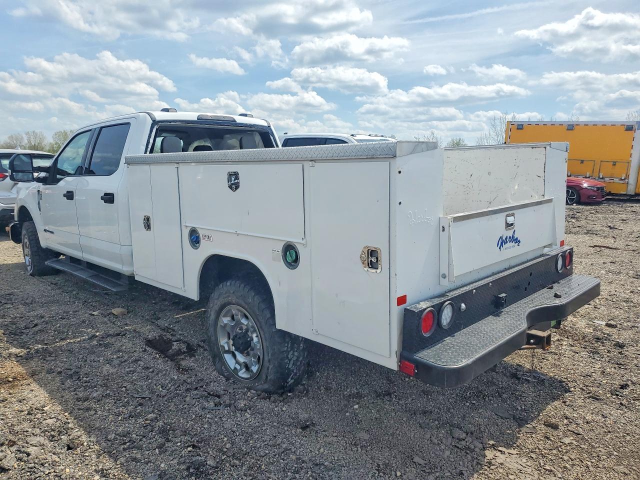 2022 Ford F350 Super Duty - Фото 2