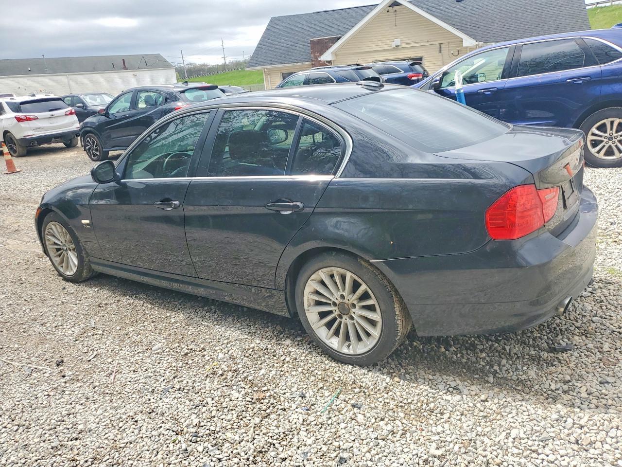 2011 BMW 335 Xi - Фото 2