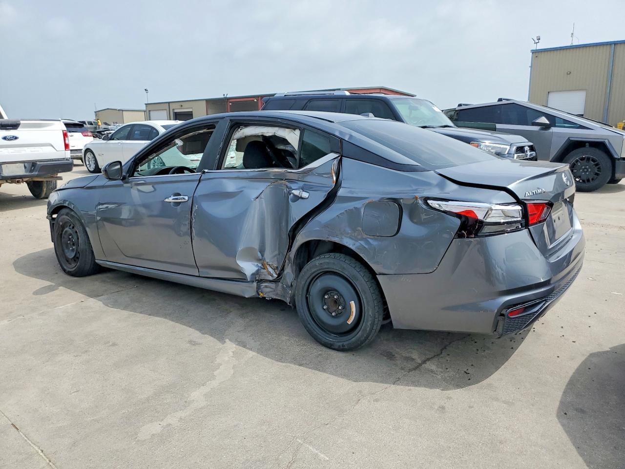 2019 Nissan Altima - Фото 2