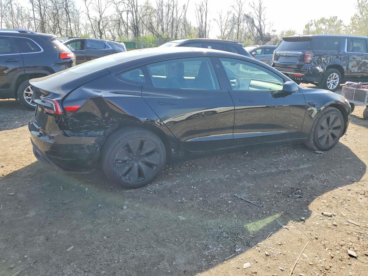 2025 Tesla Model 3 - Фото 3