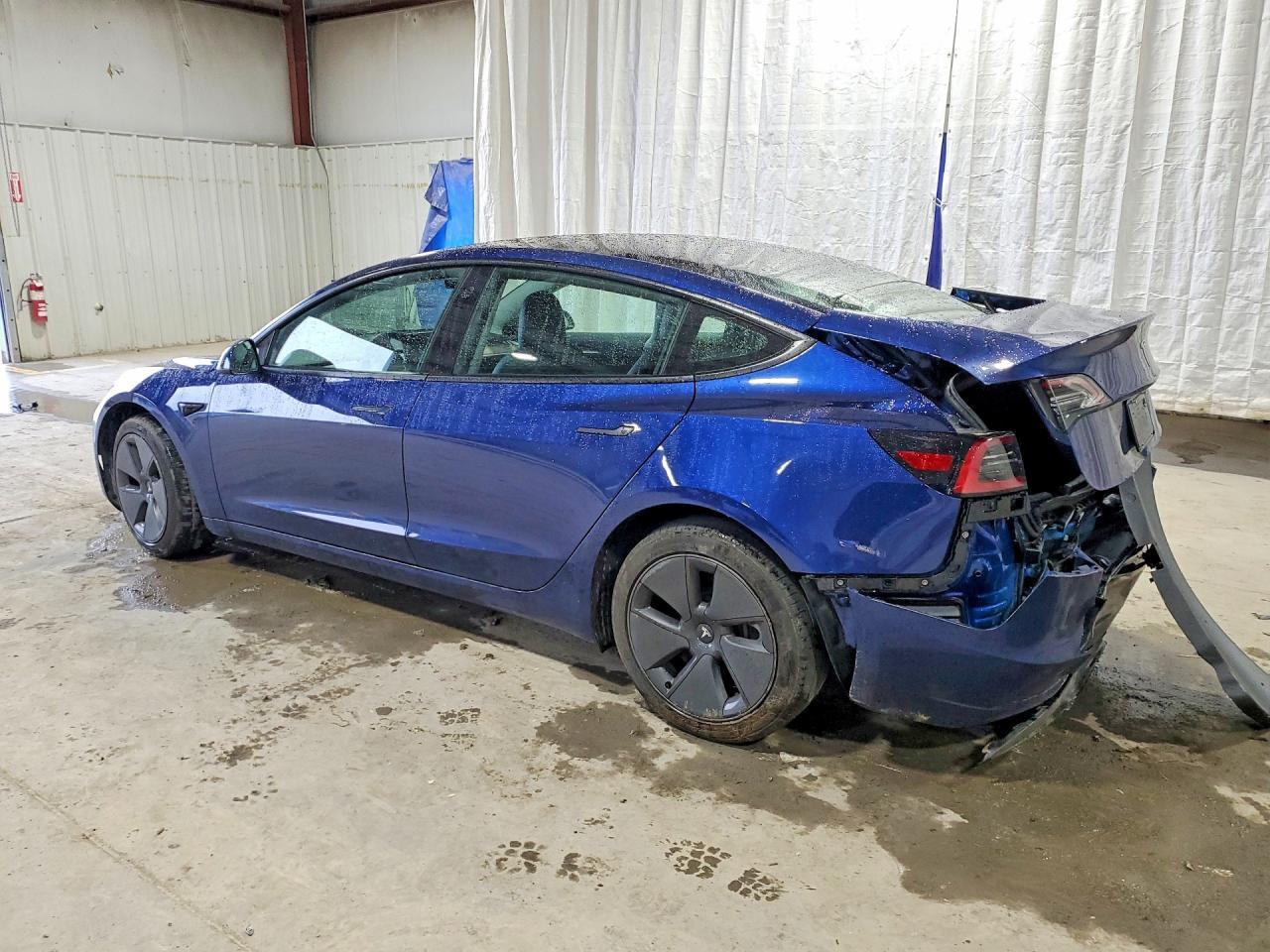 2023 Tesla Model 3 - Фото 2