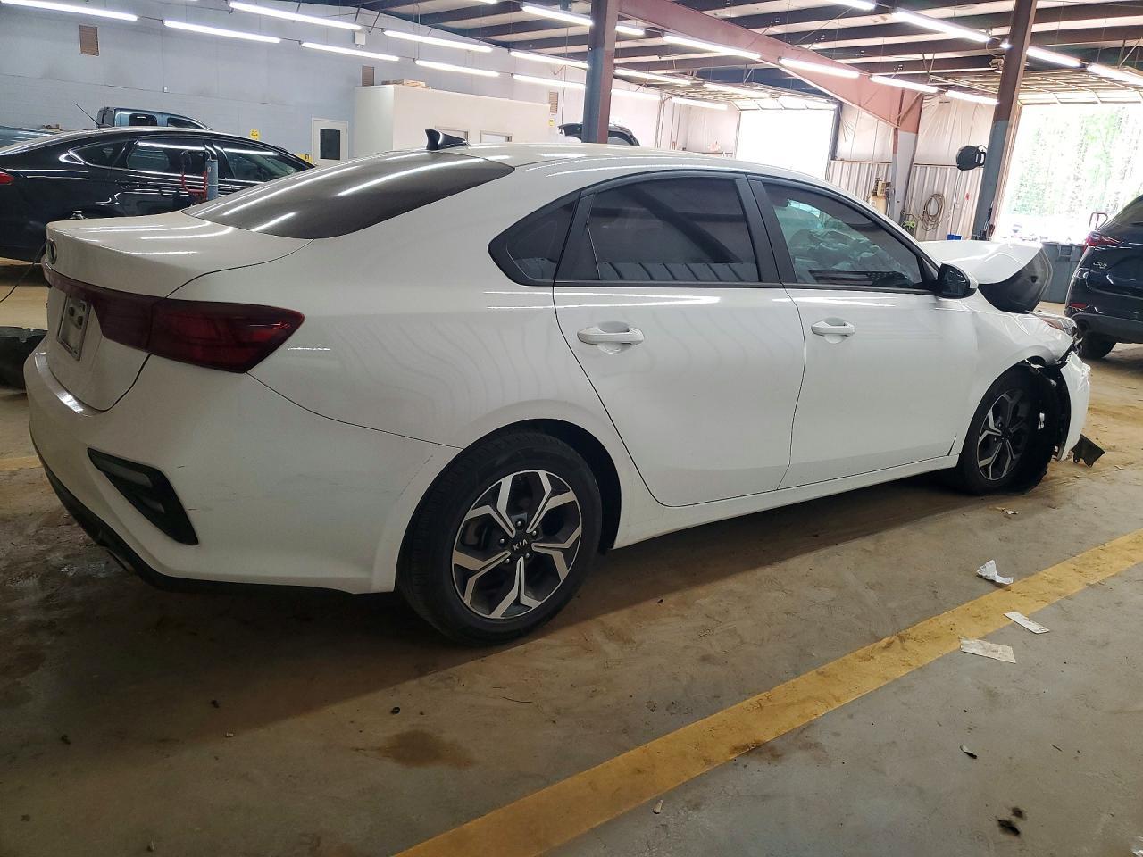 2021 Kia Forte Lxs - Image 3