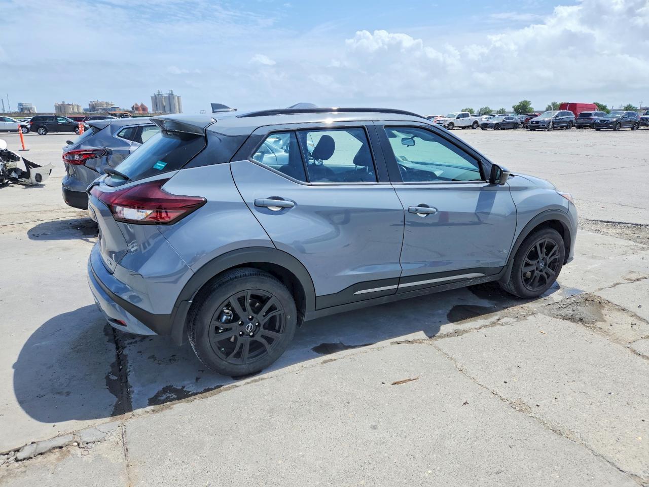 2024 Nissan Kicks Sr - Image 3